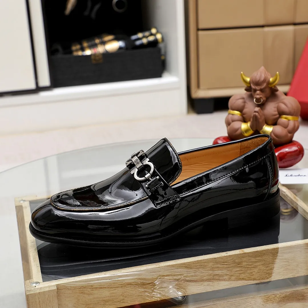 Men's shoes 💰440 🔥Ferragamo's new men's casual slip-on shoes🇨🇳Official website original 1:1 mold, original quality💯Fine workmanship, high-end luxury☘The upper is made of imported Italian first-layer cowhide🌴Luxurious water dyeing🐂Leather lining🍓Rubber wear-resistant and non-slip outsole, breathable and comfortable to wear🍍The first choice for high-taste men, color optional! Code number 38-45